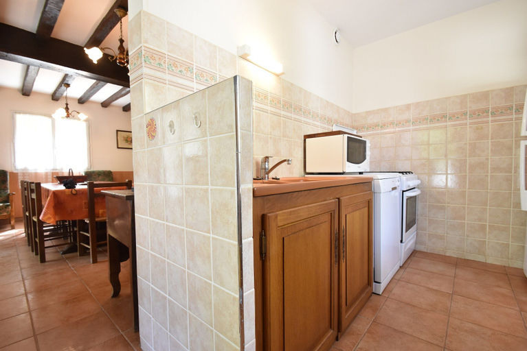 Private kitchen 5, Charming Holiday Home With Pool and Pond, Indre