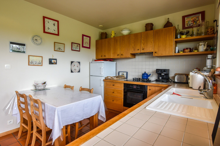 Private kitchen 5, Hilltop Haven in Parlan, Cantal