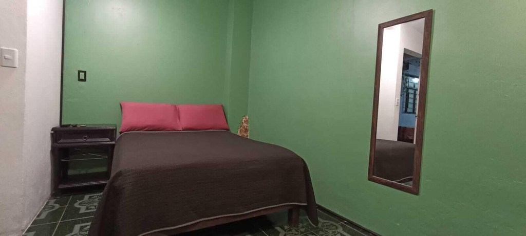 Room 5, LA PATRONA HOSTAL, Del Centro