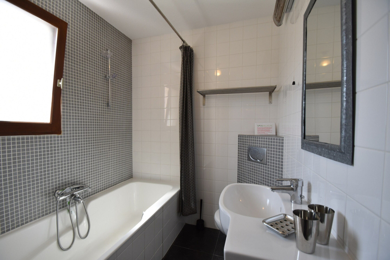 Bathroom 3, Luxe Villa in Montbrun, Aude