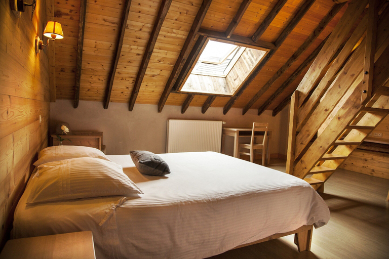 Room 3, Mansion in Albertville Near Ski Slopes, Savoie