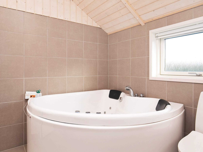 Bathroom 3, 8 Person Holiday Home in Humble, Langeland