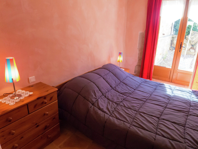 Room 3, Sunny Escape to Serenity, Aude