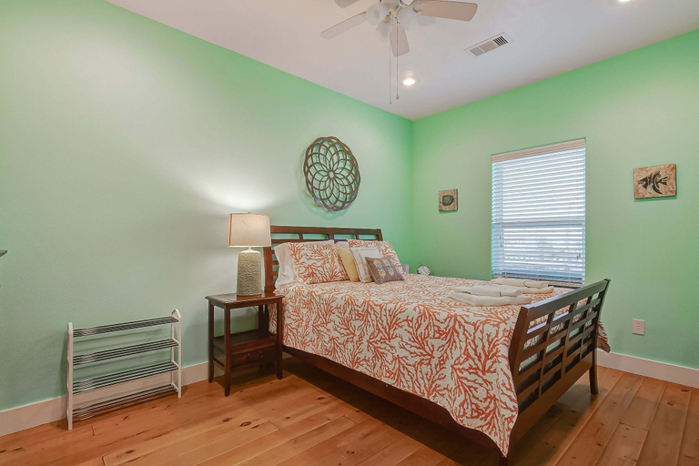Room 3, The Bungaleaux 3 Bedroom Home, Galveston