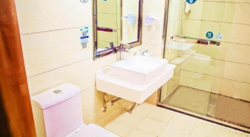 Bathroom 3, GreenTree Inn Sichuan Chengdu Airport Road Express Hotel, Chengdu