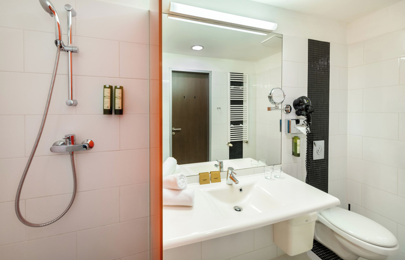 Bathroom 5, Gotthard Therme Hotel, Szentgotthárd