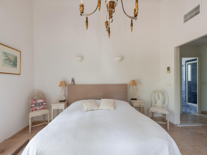 Room 5, Beachside Bliss in Gassin, Var