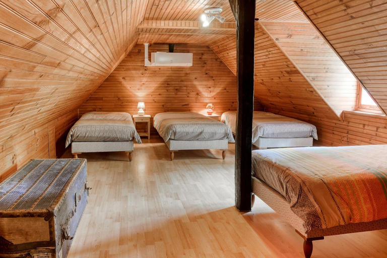 Room 3, Beautiful Holiday Home With Pool in Teillots, Dordogne