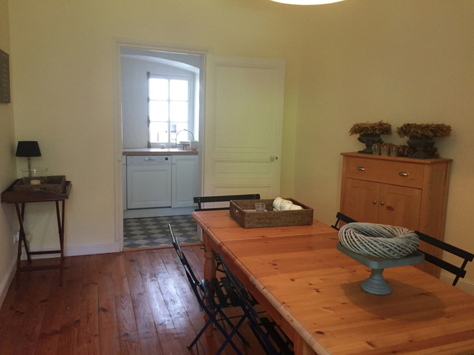 Dining 5, Apartment in Serrieres With Alps View Pool, Savoie