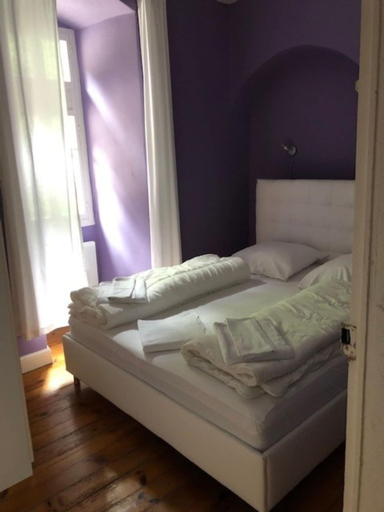 Room 4, Apartment in Serrieres With Alps View Pool, Savoie