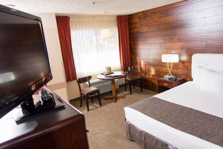 Bedroom 2, Carson Valley Motor Lodge & Suites, Douglas