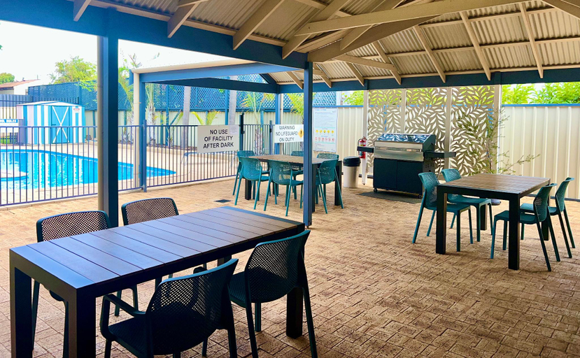 Food & Drinks 4, Sails Motel Geraldton, Geraldton
