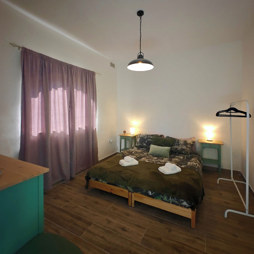 Room 5, Spacious 2BR Maisonette -Private Terrace, Saint Paul's Bay