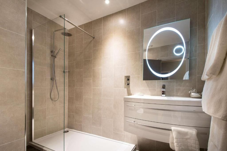 Bathroom 4, The Swan Hotel Wells, Somerset