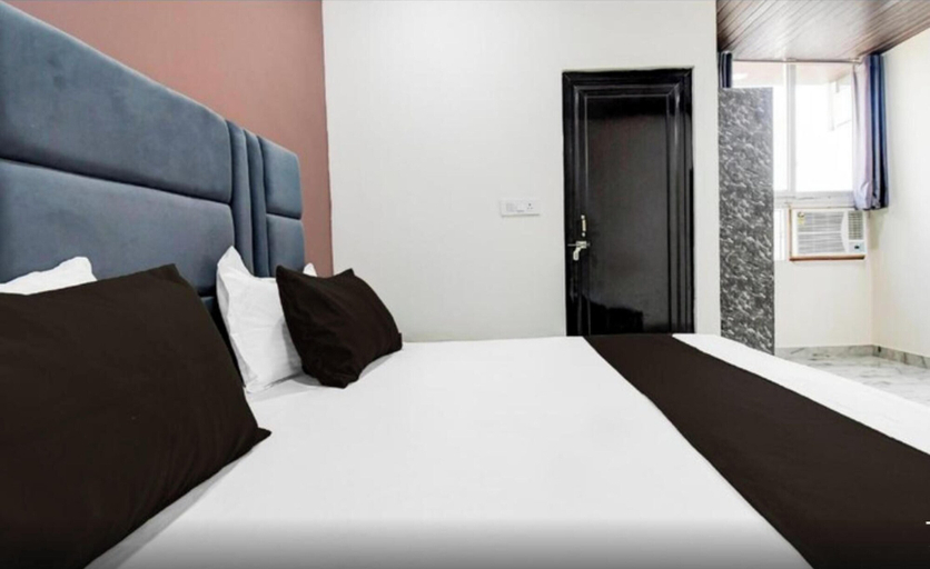 Room 3, Hotel Evergreen Clarks, Lucknow