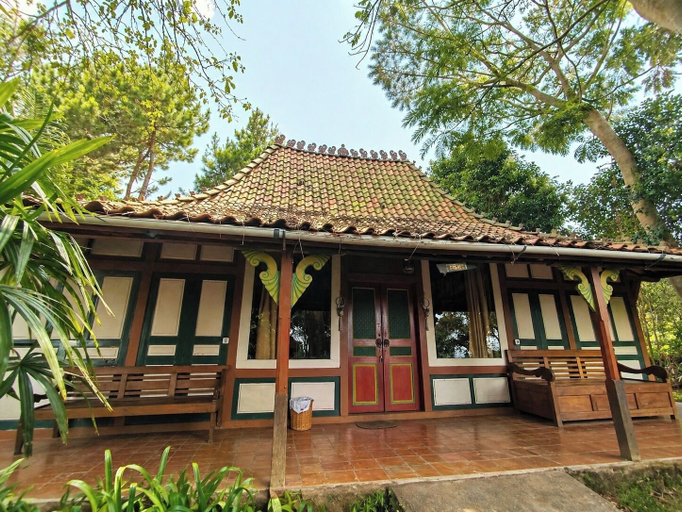 Front of property 5, Dulang Resort & Resto, Bandung