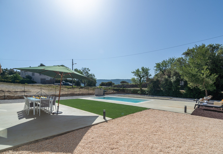Pool 4, Holiday Home Beaufort With Private Pool, Hérault