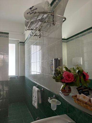 Bathroom 4, Hotel Tesoriero, Messina