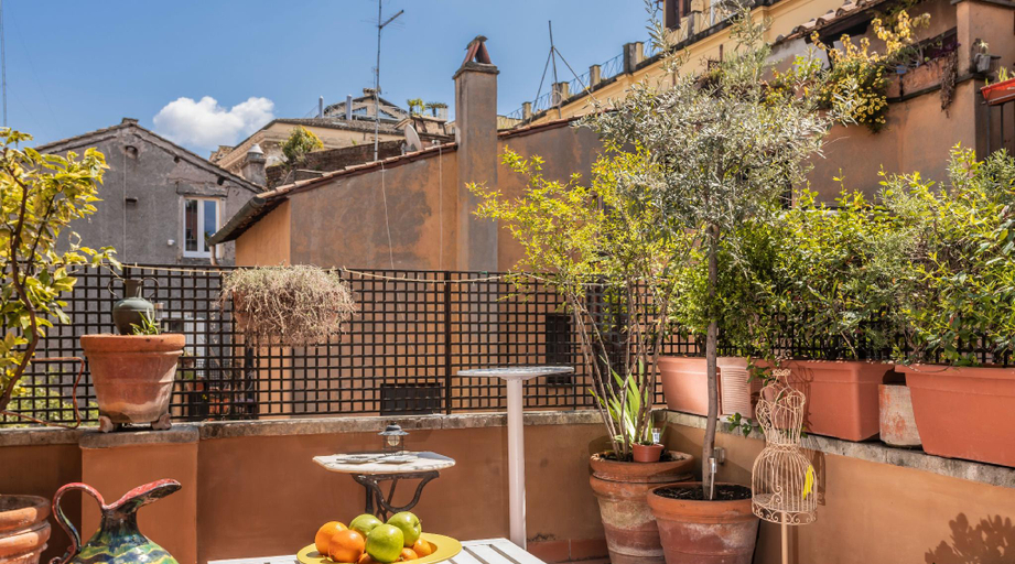 Others 5, Arco in Pantheon apartments, Rome