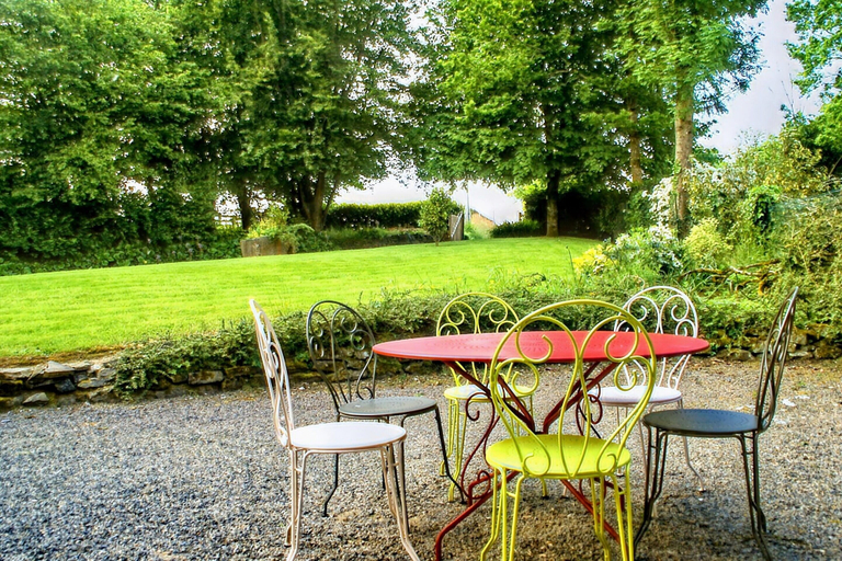 Garden 3, Alluring Holiday Home With Fenced Garden, Barbecue, Manche
