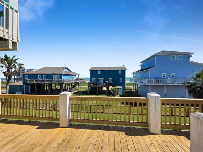 Property grounds 2, A Sunrise Property 4 Bedroom Home, Galveston