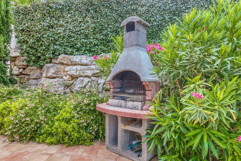 Property grounds, Villa in Le Muy With Private Pool & Forest, Var