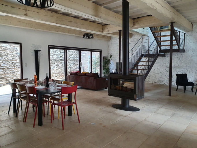 Dining 2, Olonzac Escape: Pool & Charm, Hérault