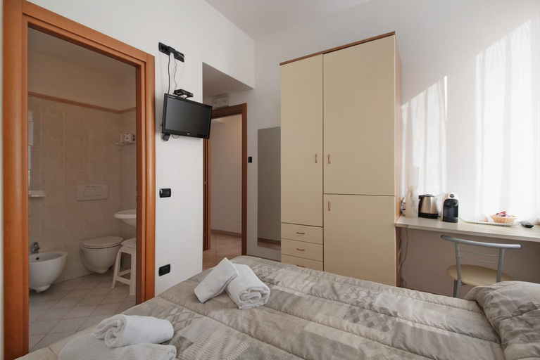 Bedroom 2, Affittacamere Monica, La Spezia