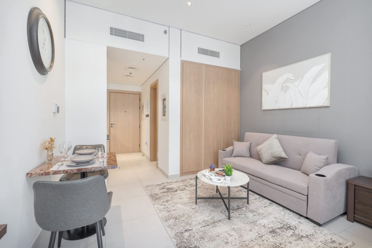 Room 2, Spacious and Stunning Studio in The Heart of JVC, Dubai