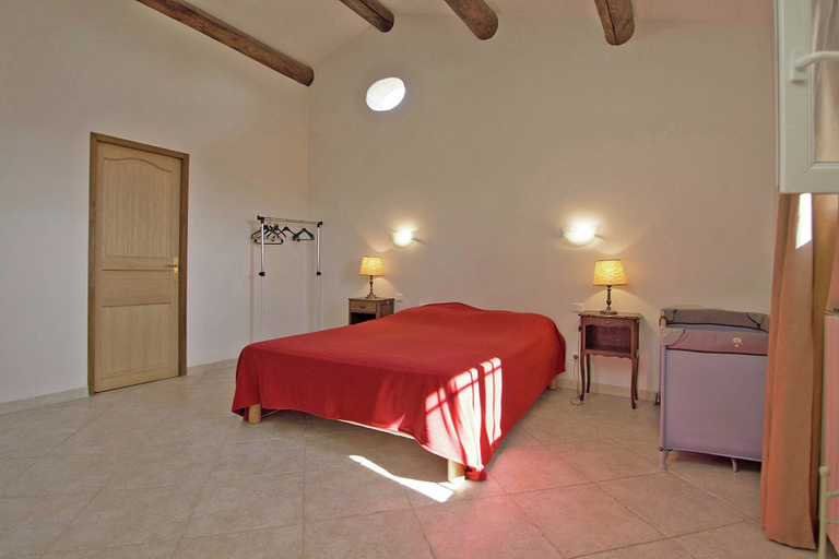 Room 5, Vineyard Villa in Montfrin, Gard
