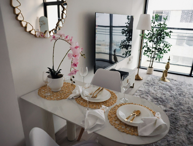 Dining, Bright Studio with Rooftop Pool & Gym, Dubai