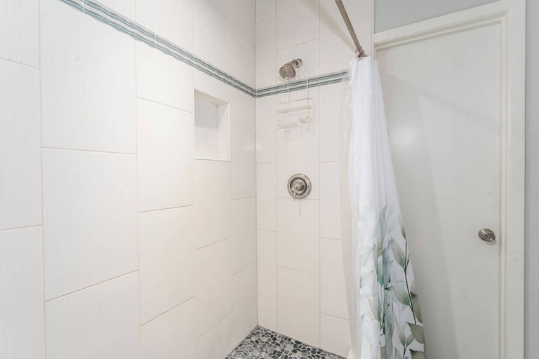 Interior 2, Bayside Waterfront Home With Private Patio, Cameron
