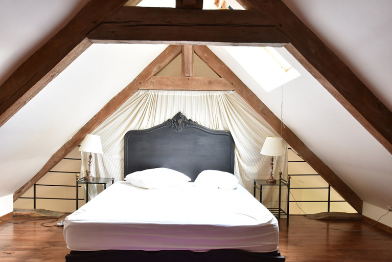 Room 5, Riverside Retreat in Lantheuil, Calvados