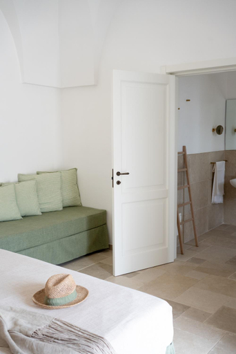 Bedroom 2, Oltre gli Ulivi, Brindisi