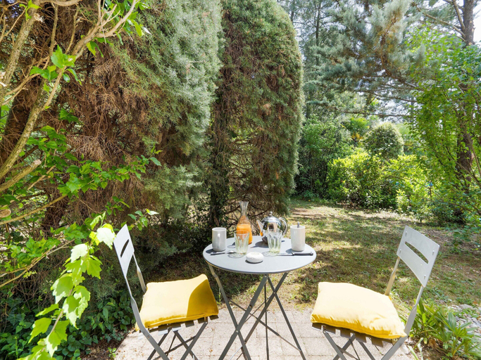 Balcony 5, Peaceful Poolside Retreat, Ardèche