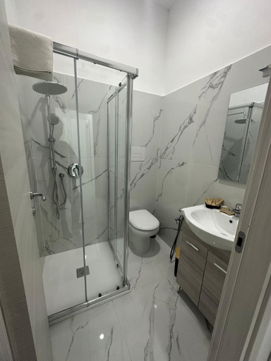 Bathroom 2, Casa Carmela Spaccanapoli, Napoli