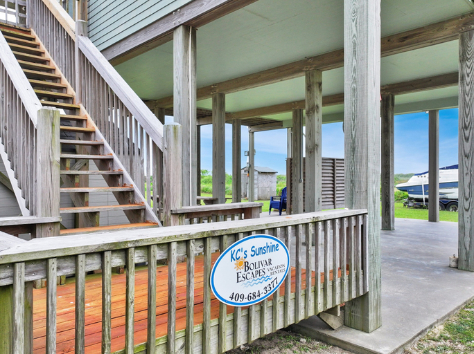 Property grounds 3, Kc's Sunshine 2 Bedroom Home, Galveston