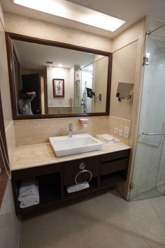 Bathroom, Amara Hotel Chandigarh, Chandigarh