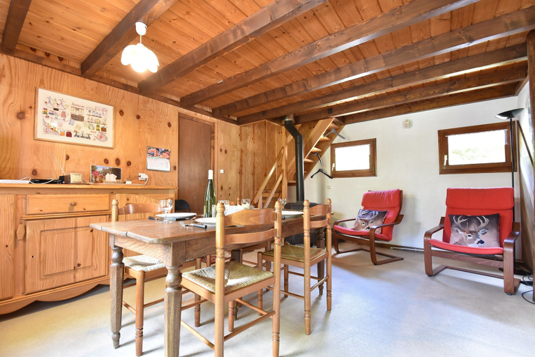 Others 1, Quiet Chalet with Garden, Moselle