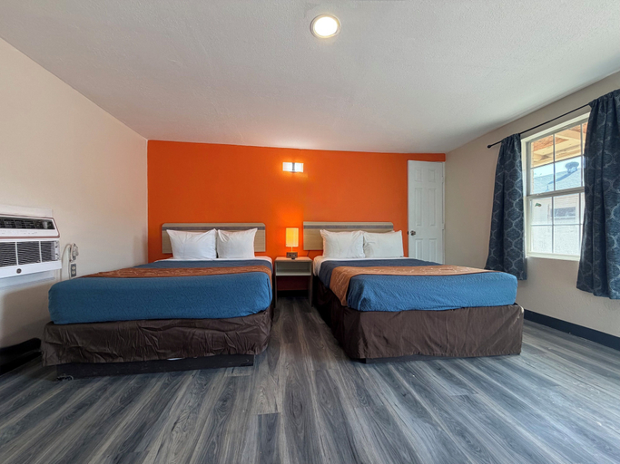 Bedroom 2, Ponca Motel, Taylor