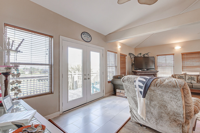 Living area 2, Amy's Dream 3 Bedroom Home, Galveston