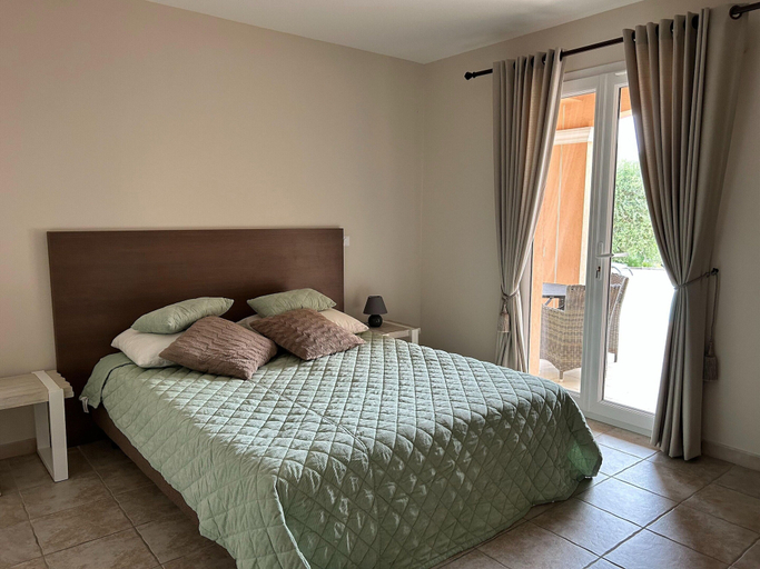 Room 3, Villa in Plan-de-la-tour With Pool & Vineyard View, Var