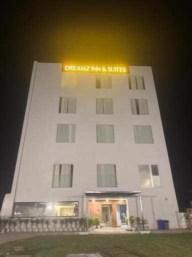 Exterior view, DREAMZ INN & SUITE, Sahibzada Ajit Singh Nagar