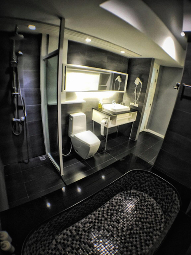 Bathroom 4, Paragon Inn, Bang Phli