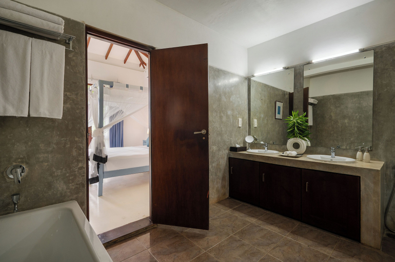 Bathroom 4, Ranna Beach House, Tangalle