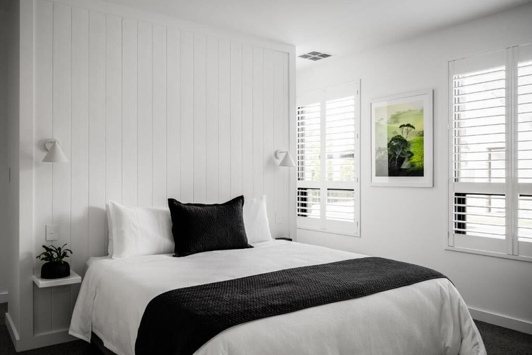 Room 4, Vale 194, Adelaide