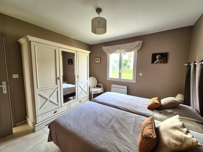 Room 2, Denneville Coastal Escape With Garden, Manche