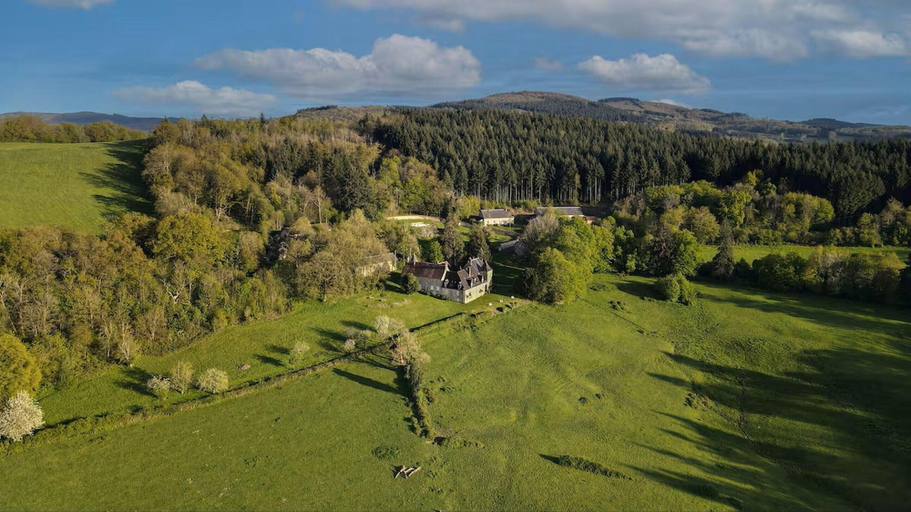 View from property, Cosy Castle With Pool in Onlay, Nièvre
