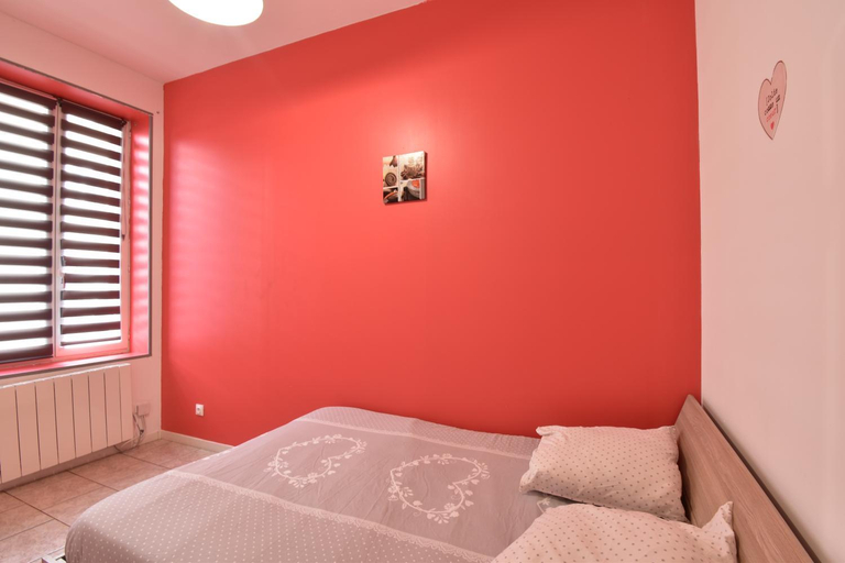 Bedroom 2, Sweet Garden House with a lovely garden, Aisne