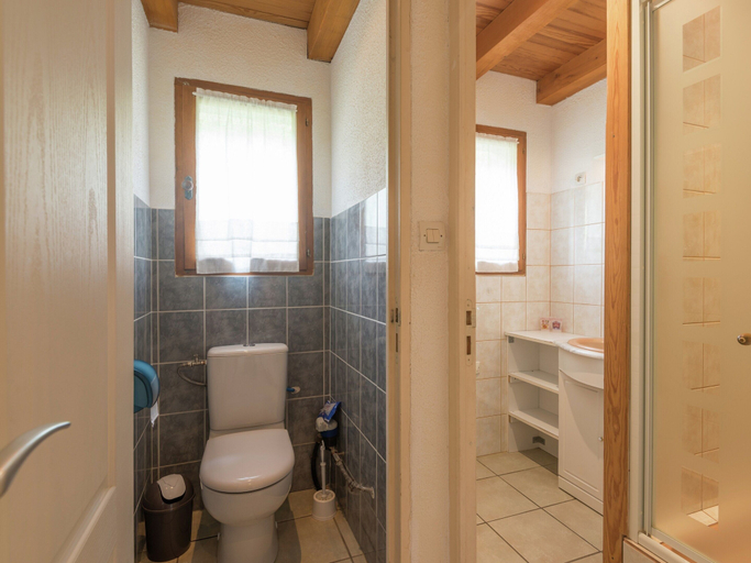 Bathroom 2, Chalet in Lotharingen Near Forest & Ski Lift, Vosges